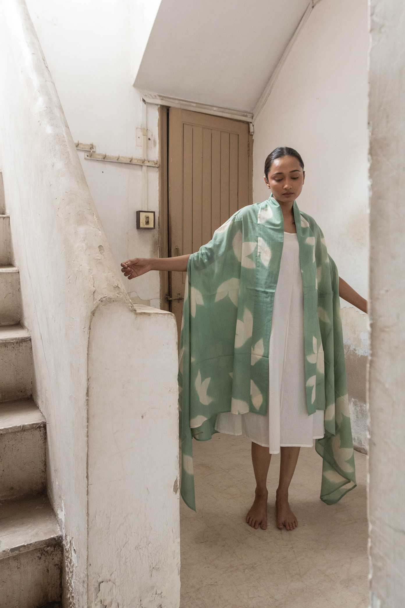 Lotus mint cape