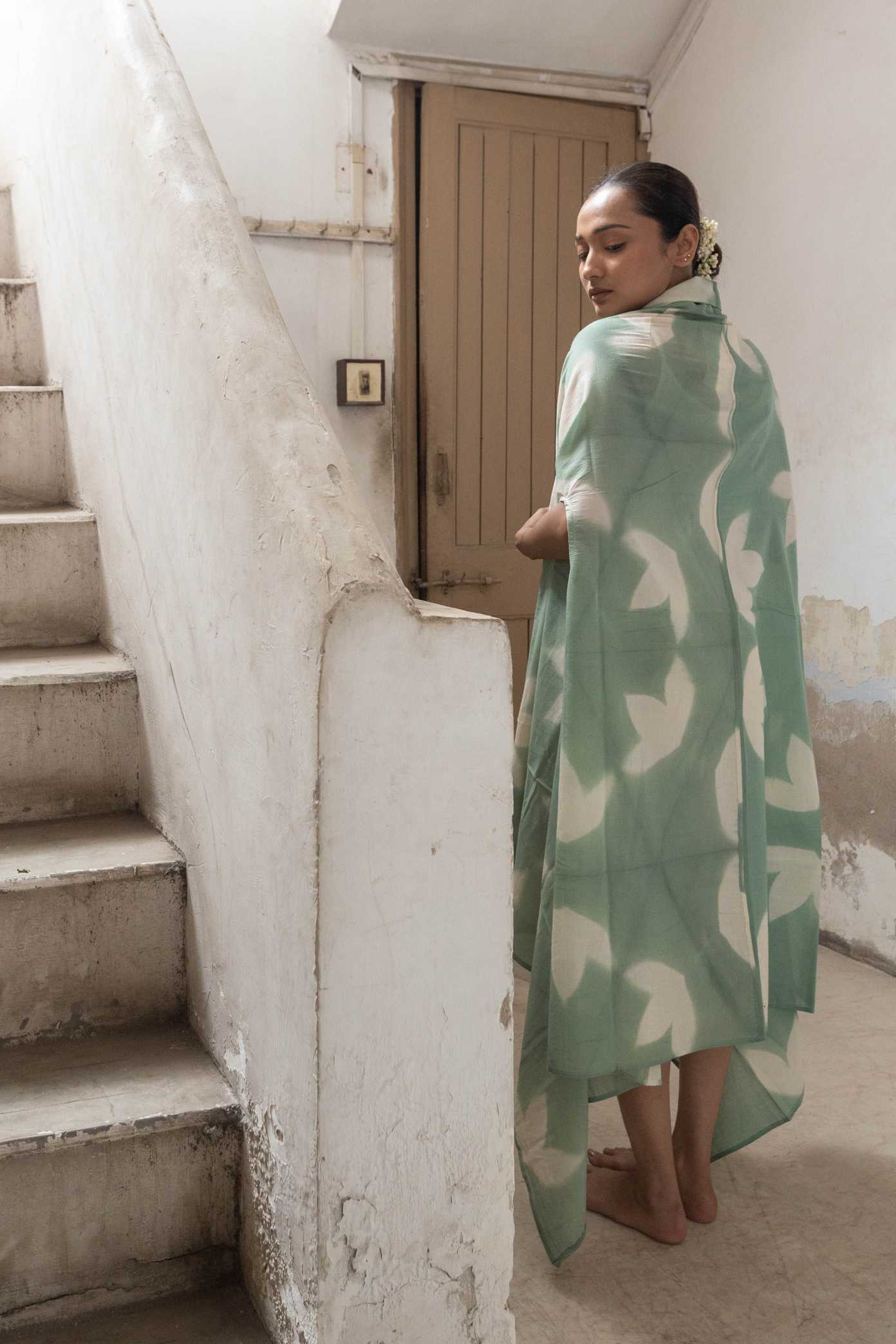 Lotus mint cape